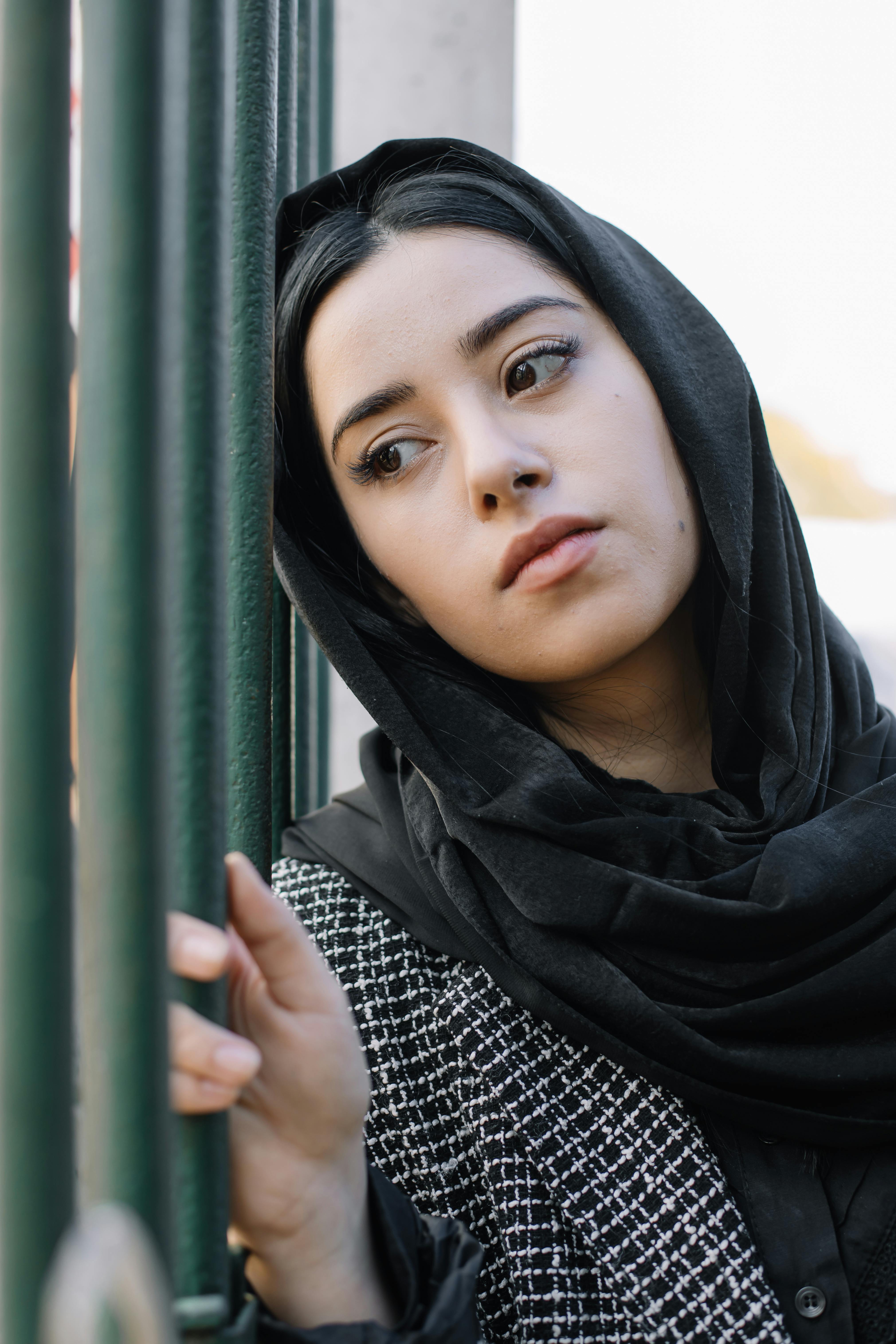 Drakońskie kary za odkryte włosy. Iran zwiększa kontrolę nad kobietami