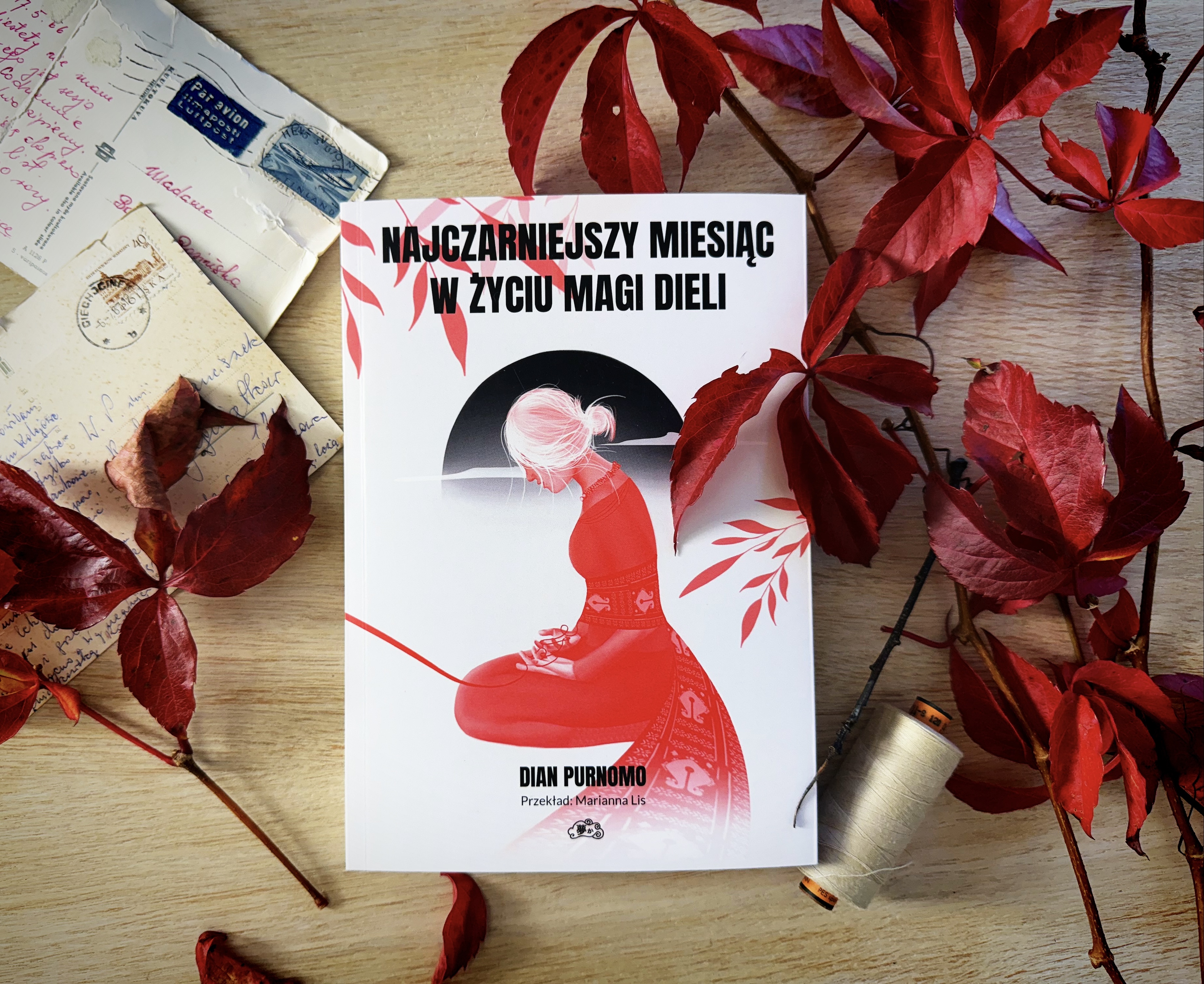 Tradycja czy godność?: recenzja powieści “Najczarniejszy miesiąc w życiu Magi Dieli” Dian Purnomo
